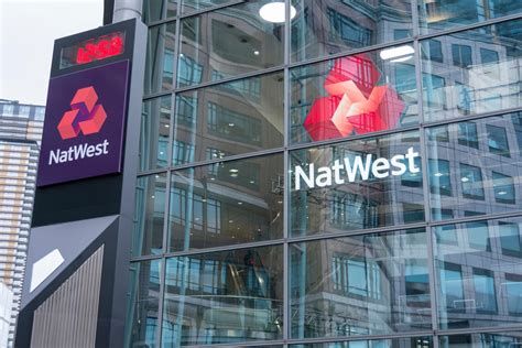 NatWest branches opening and closing times..